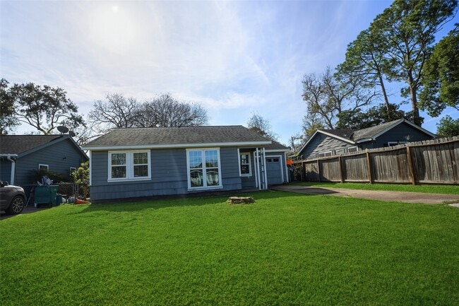 Building Photo - 1015 Prune St