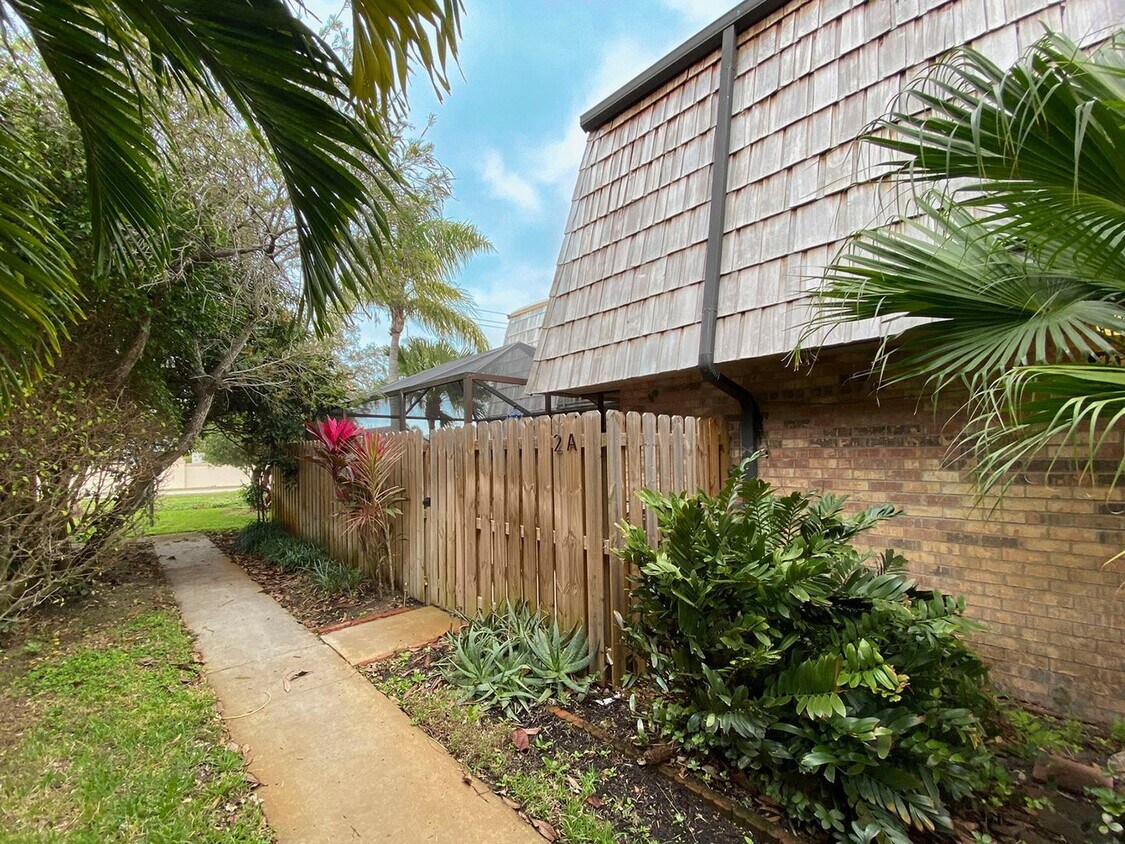405 E Waverly Pl, Vero Beach, FL 32960 Townhome Rentals in Vero Beach FL