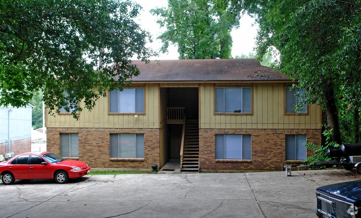 Building Photo - 2220 Claremont Ln