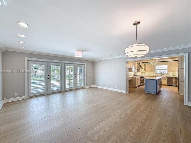 Building Photo - 2533 NE 21st Ter