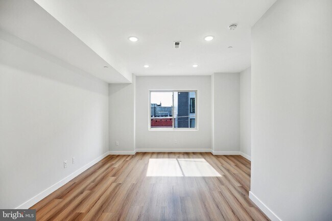 Building Photo - 2222 N 7th St