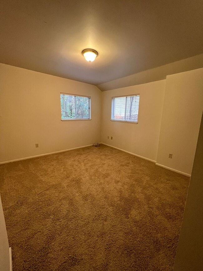 Building Photo - Charming home walking distance to Union Hill School! New Carpet!