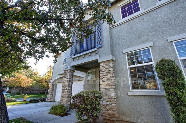 Building Photo - 4402 Helens Oaks Cir