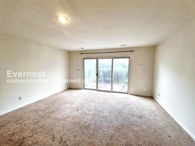 Foto del edificio - 3837 Staffordshire Ln