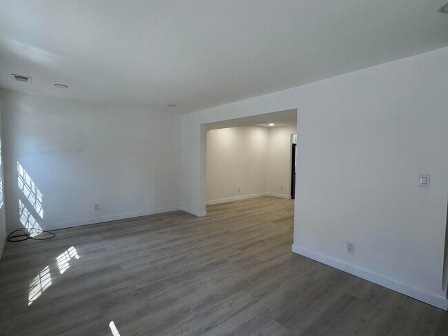 Building Photo - 222 Christopher Columbus Dr