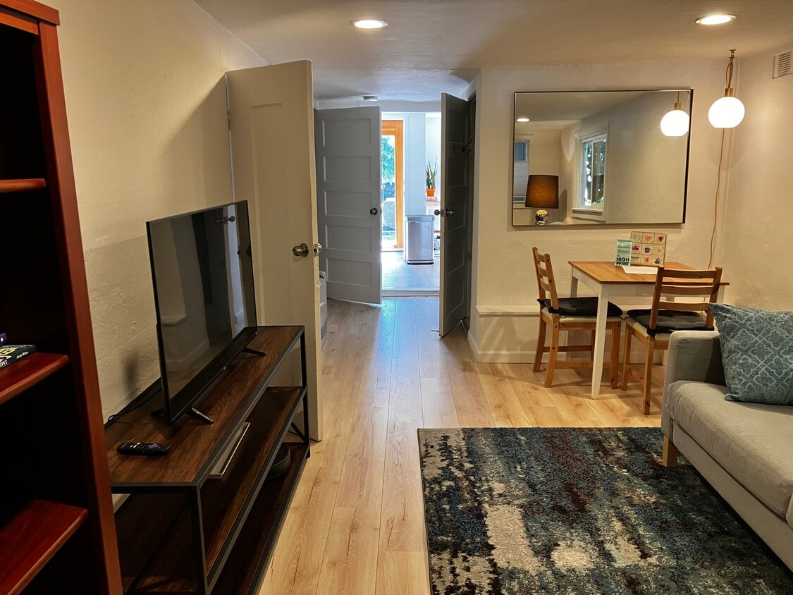 Primary Photo - 2206 10th St
