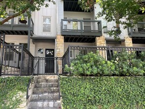 Building Photo - 2520 Bluebonnet Ln