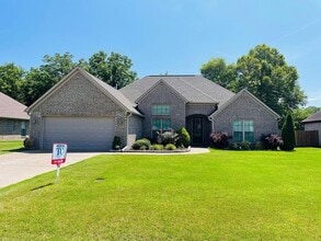 Building Photo - 30 Woodcrest Dr
