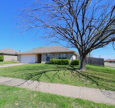 Building Photo - 811 Lisa Ln