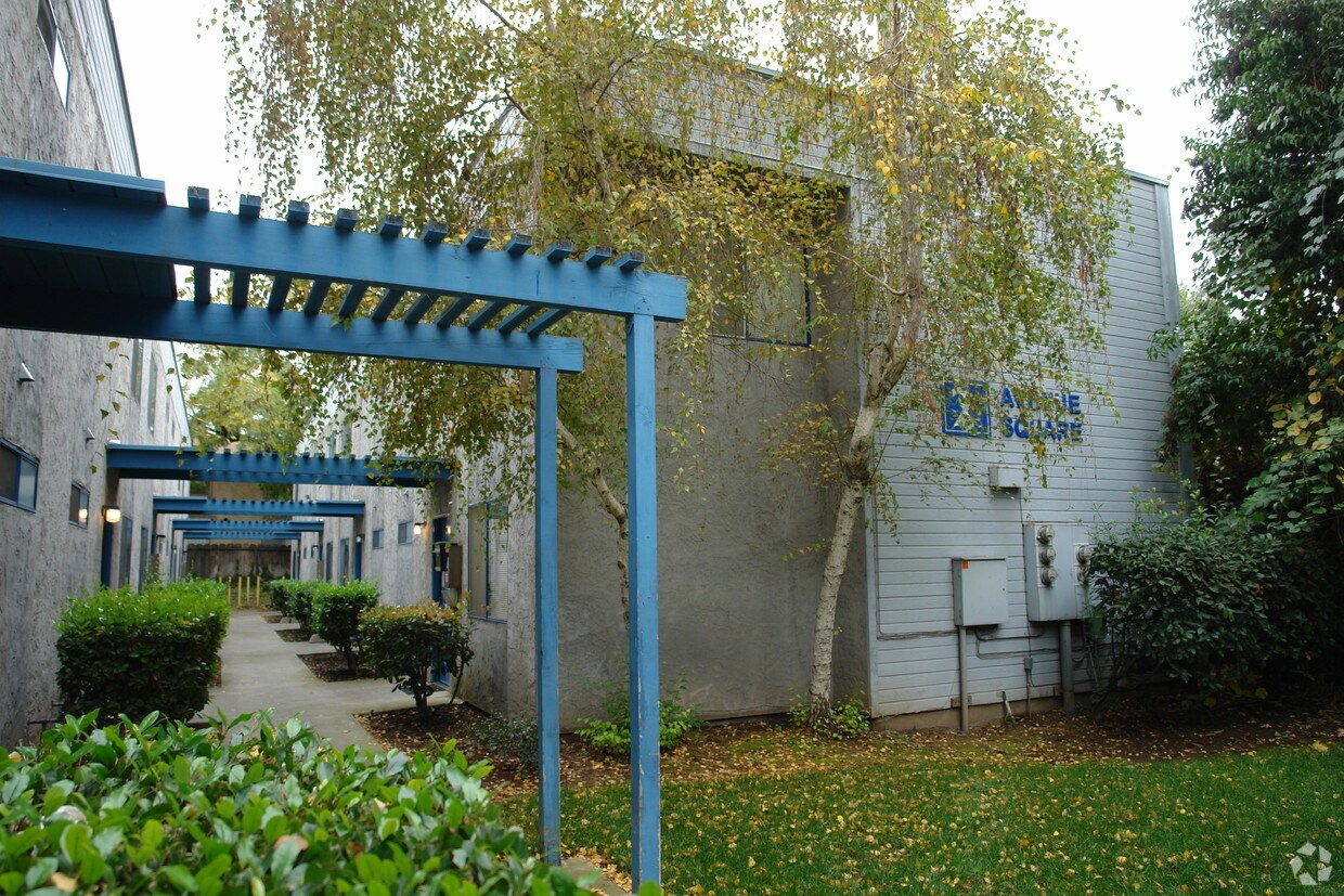 Foto del edificio - 649 W 2nd Ave