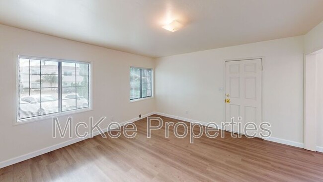Building Photo - 810 1/2 Diamond Street