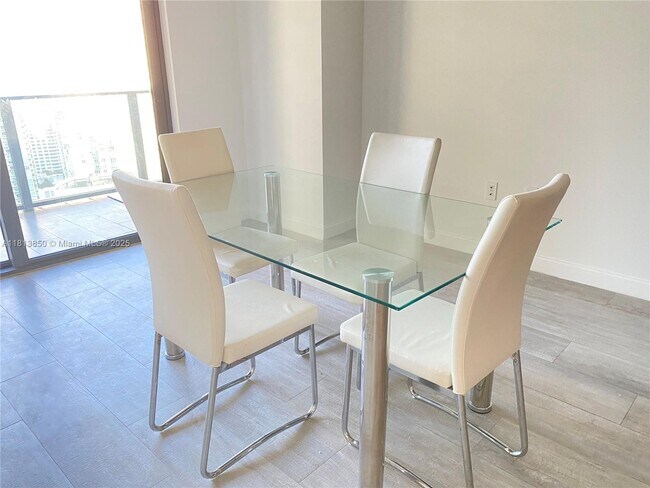 Foto del edificio - 45 SW 9th St