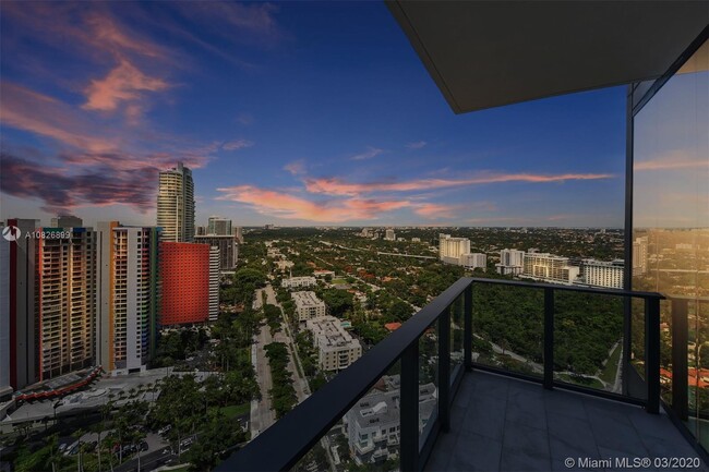 Foto del edificio - 1451 Brickell Ave