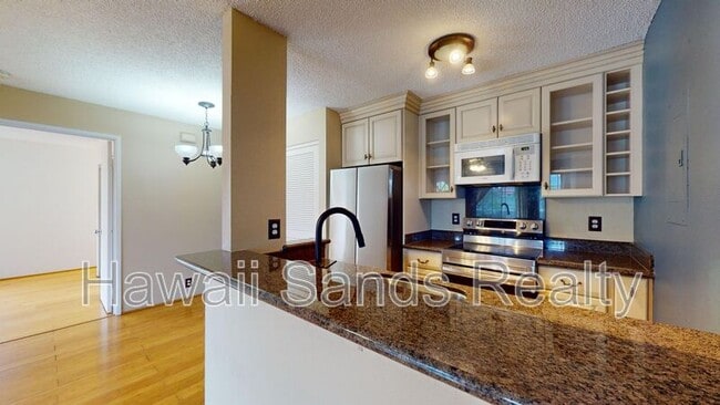 Building Photo - 46-1065-1065 Emepela Wy