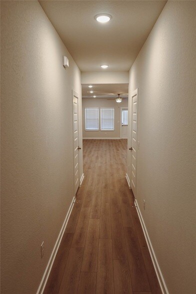 Foto del edificio - 8606 Blueberry Ash St