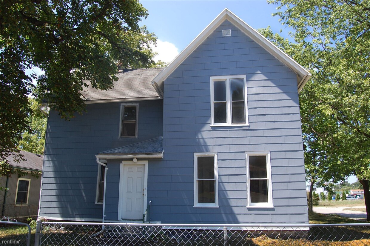 Primary Photo - 3 br, 1 bath Duplex - 20 S Grove St Apt #1