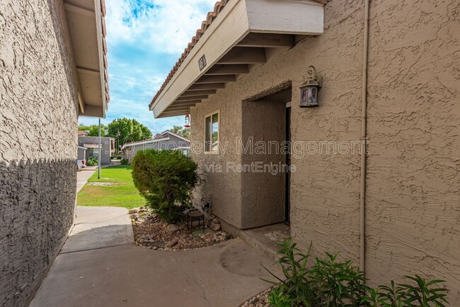 Foto del edificio - 405 E Linda Ln