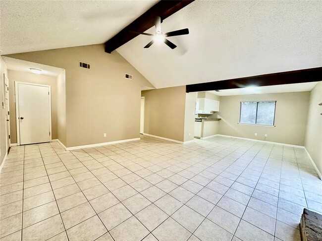 Building Photo - 1611 Onion Creek Village Dr