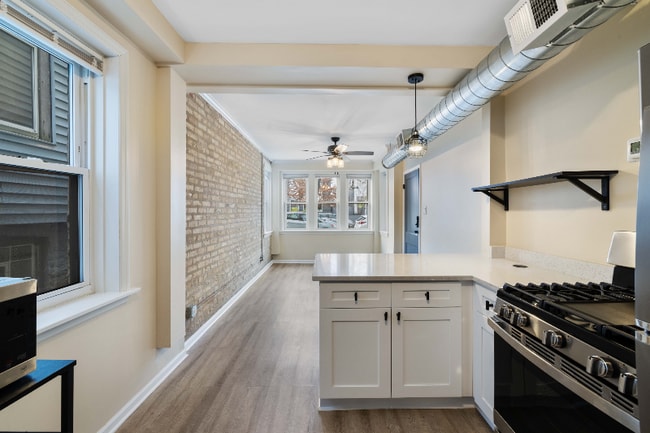 Building Photo - 2645 N Ridgeway Ave