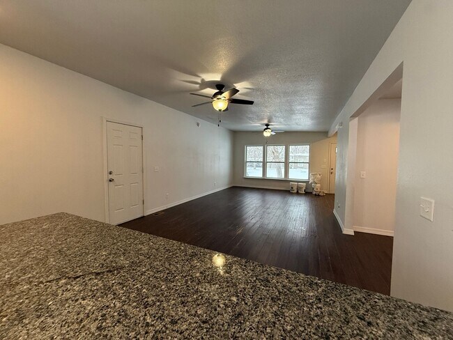 Building Photo - 3 Bedroom Home