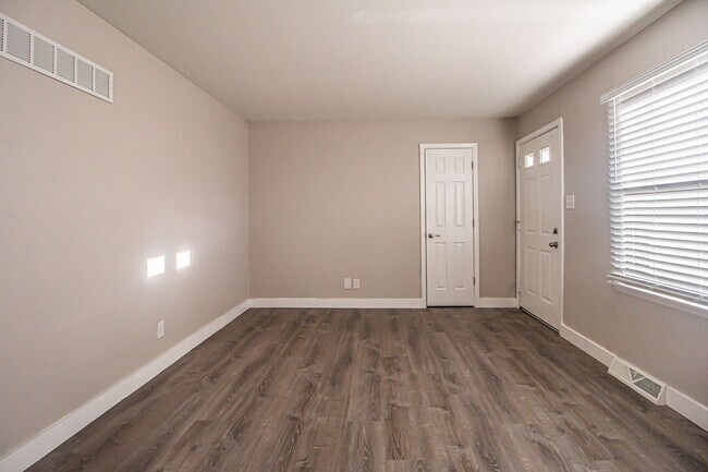 Building Photo - 2242 Zumbehl Rd