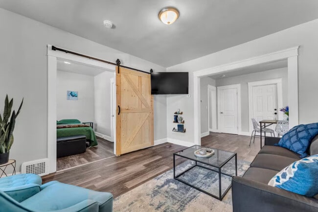 Building Photo - 1817 Mayview Ave