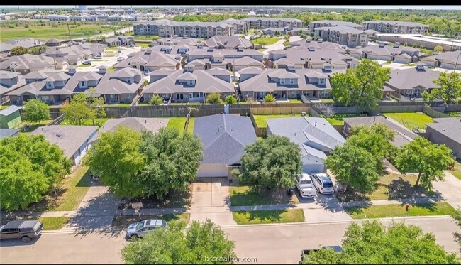 Foto del edificio - 4318 Spring Garden Dr