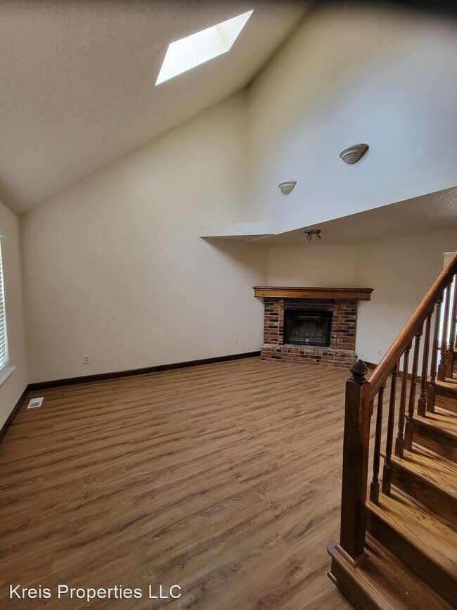 Building Photo - 3 br, 2.5 bath House - 11802 Caenen
