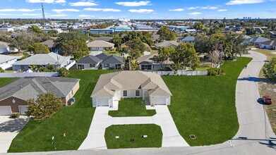 Building Photo - 1045 SE 11th Terrace