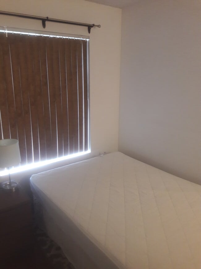 Building Photo - 2339 Lillyvale Ave