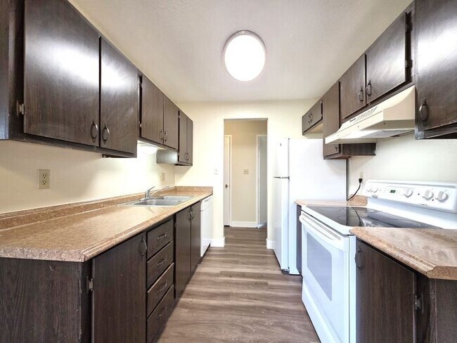 Foto del edificio - Updated Ground-Floor Two-bedroom One-bathr...