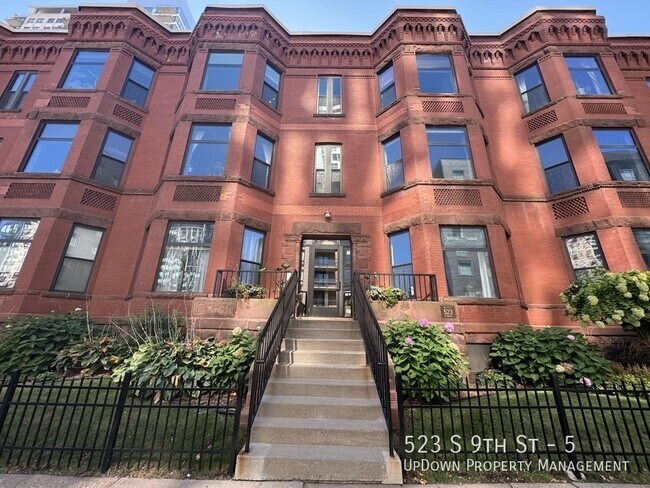 Building Photo - 523 S 9th St