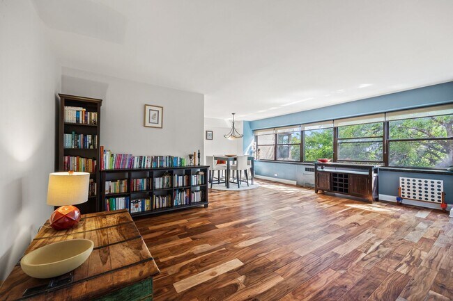 Foto del edificio - 4200 N Marine Dr