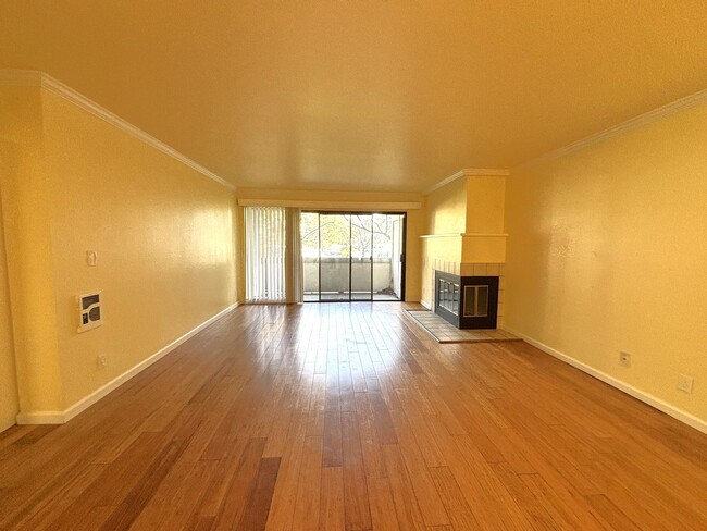 Foto del edificio - Charming 2-Bedroom, 2-Bathroom Condo with ...