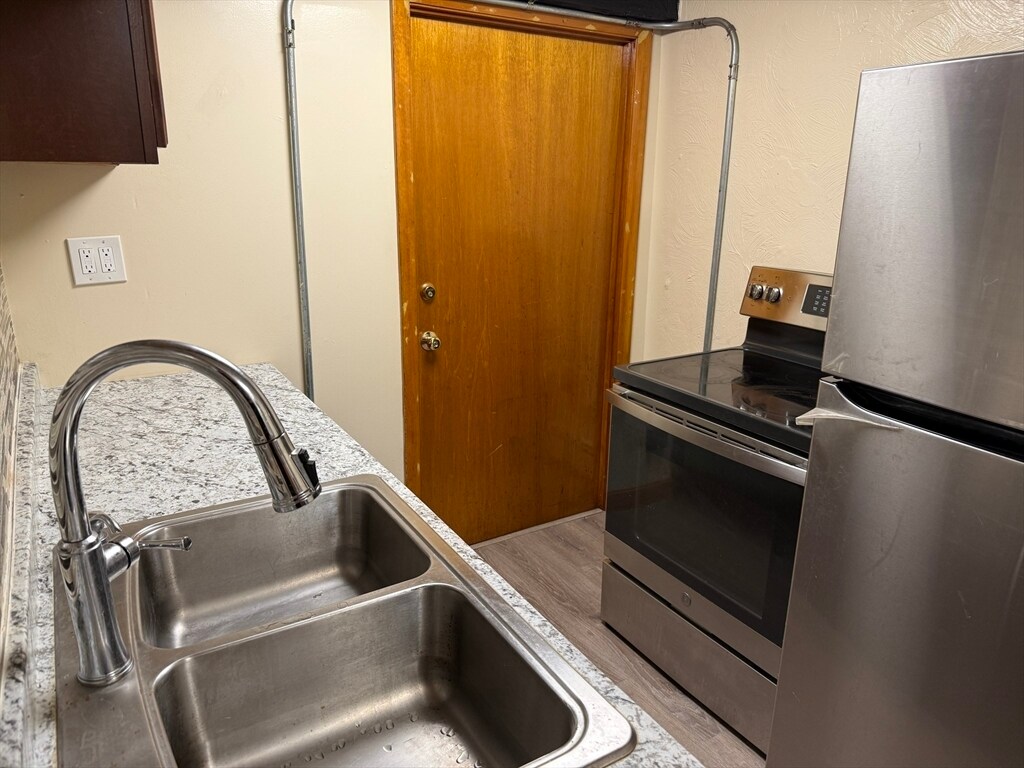 Foto principal - 221 Pond St