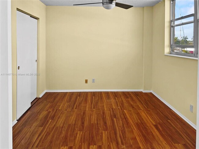 Foto del edificio - 1777 SE 15th St