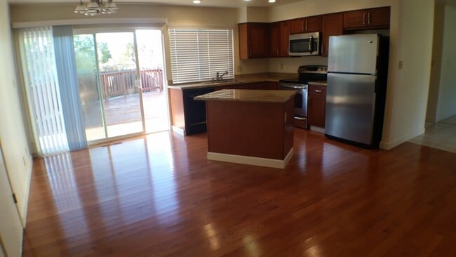 Building Photo - Beautifully update home on quiet cul-de-sac