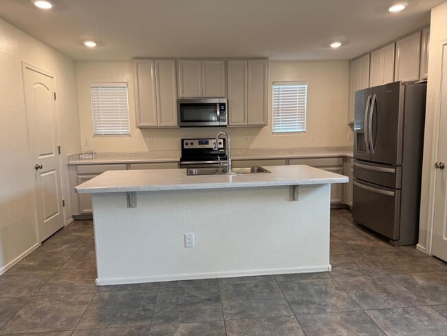 Building Photo - 16579 W Jenan Dr