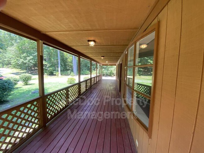 Foto del edificio - 104 Waverly Dr