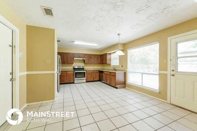 Building Photo - 11906 Woolford Dr