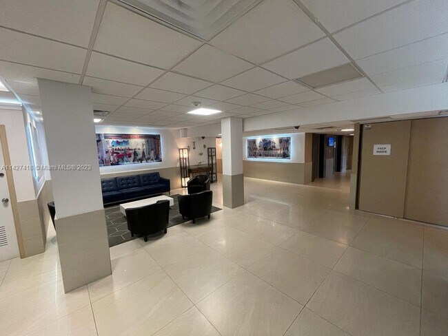 Foto del edificio - 4164 Inverrary Dr