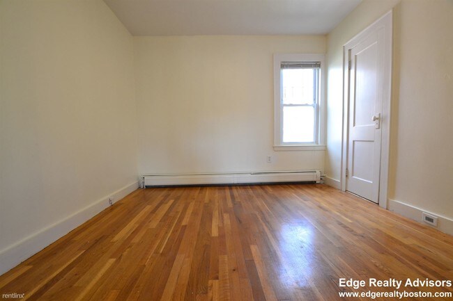 Building Photo - 4 br, 1 bath  - 50 Massachusetts Ave
