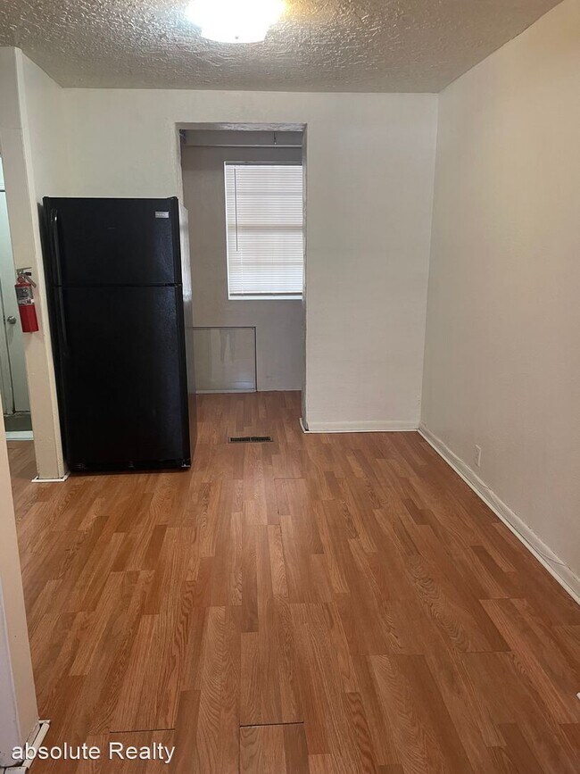 Building Photo - 2 br, 1 bath House - 513 S. Main St