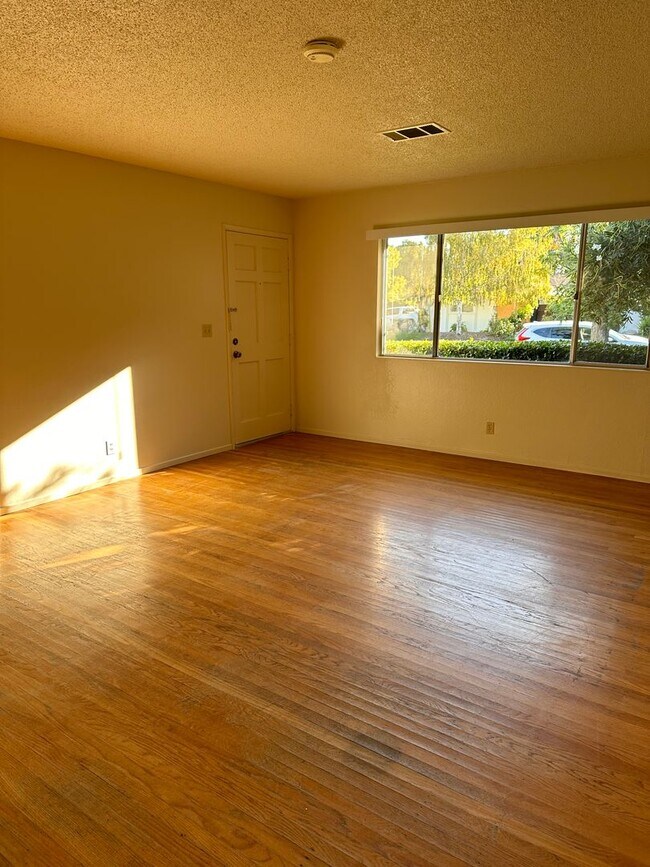 Foto del edificio - 2701 Blackburn Dr