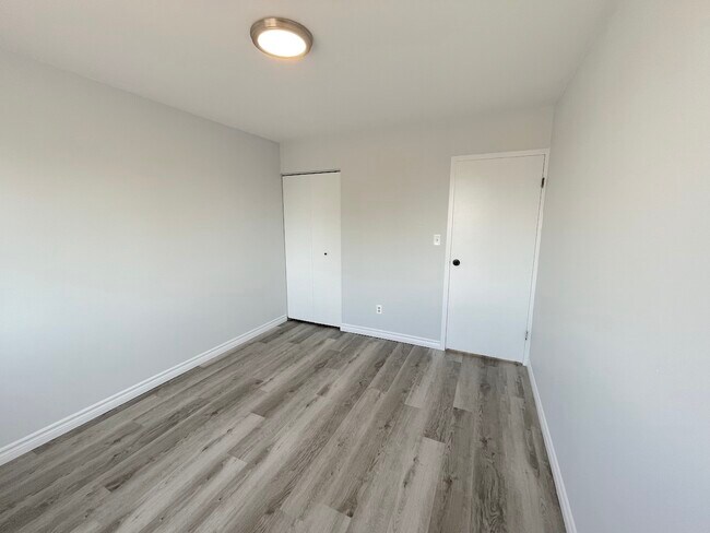 Building Photo - 471 Tecumseh Rd W