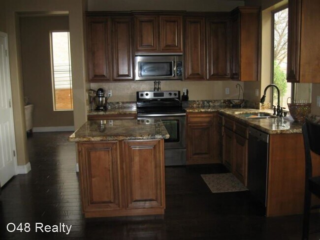 Building Photo - 5 br, 3.5 bath House - 993 S. Jacob St.