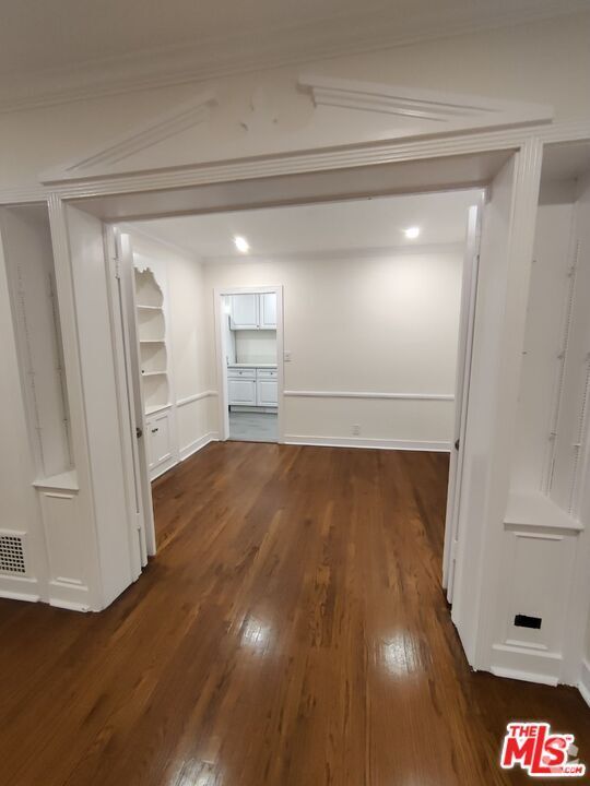 Building Photo - 750 N St Andrews Pl