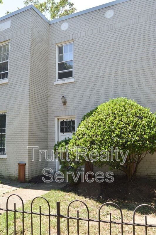 Building Photo - 201 Kentucky Ave SE