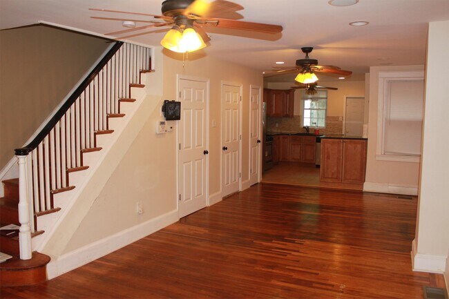 Building Photo - 5857 Woodcrest Ave