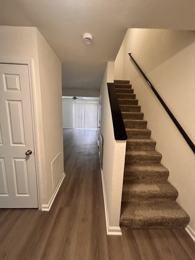 Foto del edificio - 1121 Fords Pointe Cir